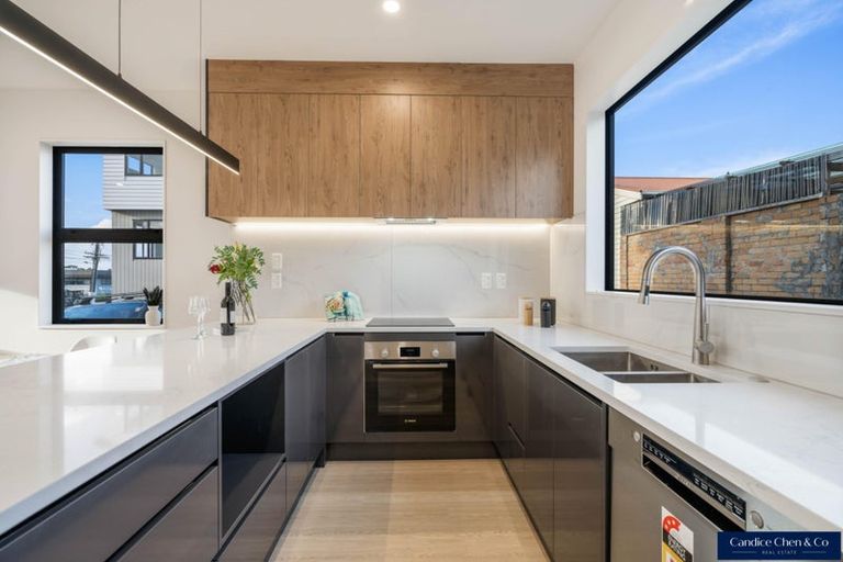 Photo of property in 4/16 Binsted Road, New Lynn, Auckland, 0600