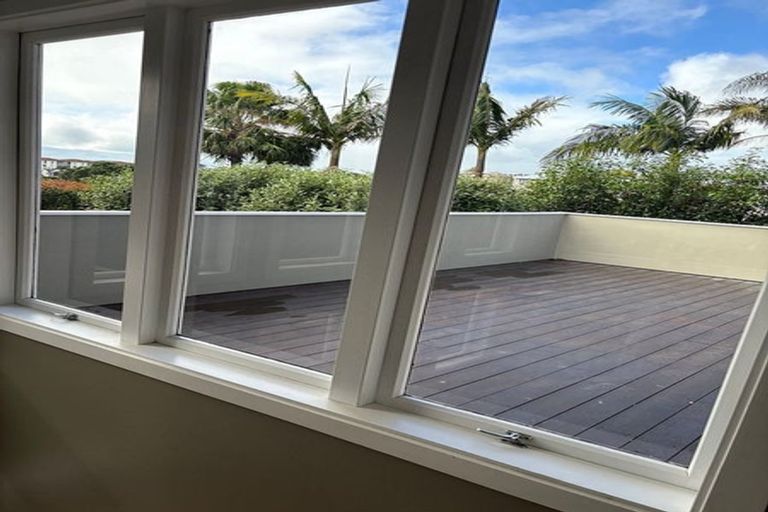 Photo of property in 124 Whangaparaoa Road, Red Beach, 0932