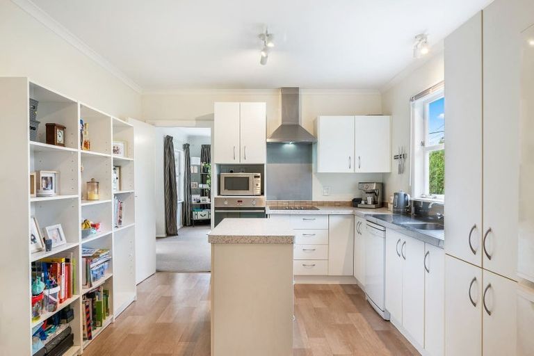 Photo of property in 22 Greenaway Road, Waikanae, 5036