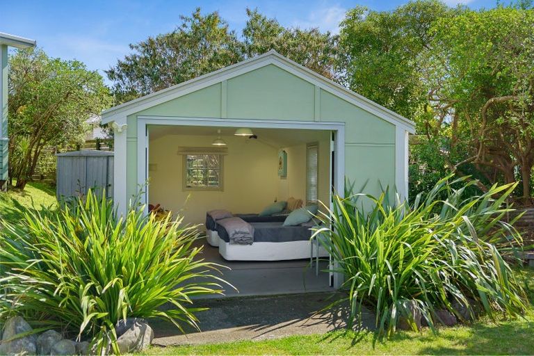Photo of property in 3 Arthur Street, Waikawa Beach, Levin, 5573