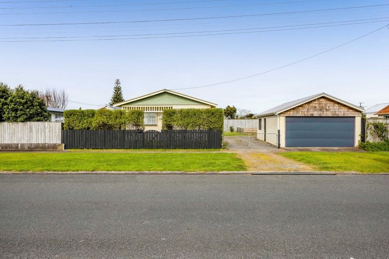 Photo of property in 21 High Street West, Waitara, 4320