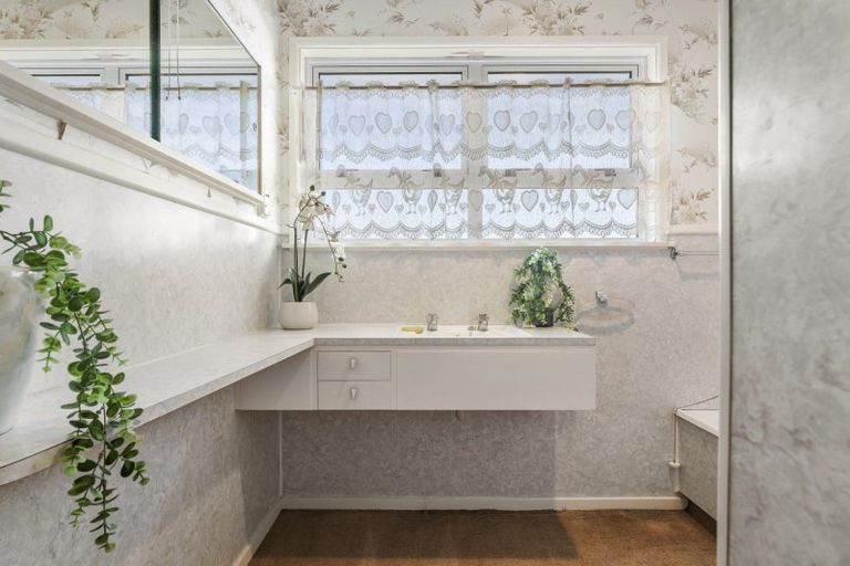 Photo of property in 384 Otumoetai Road, Otumoetai, Tauranga, 3110