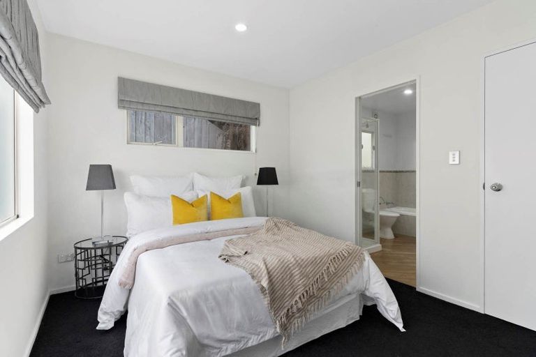 Photo of property in 1/48a Exmouth Road, Northcote, Auckland, 0627