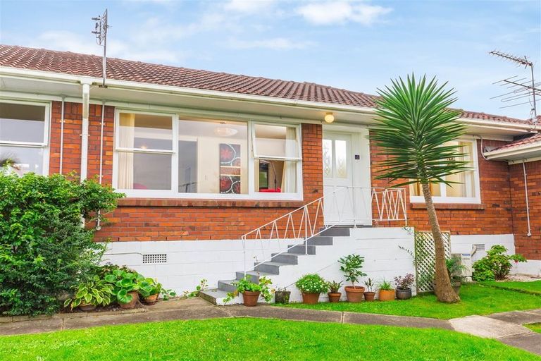 Photo of property in 4/40 Lake Road, Narrow Neck, Auckland, 0624