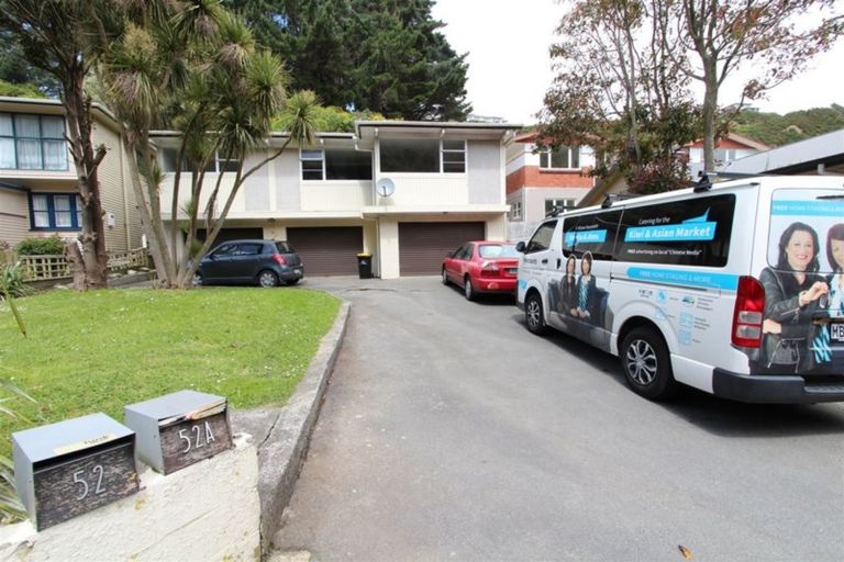 Photo of property in 52 Newlands Road, Newlands, Wellington, 6037