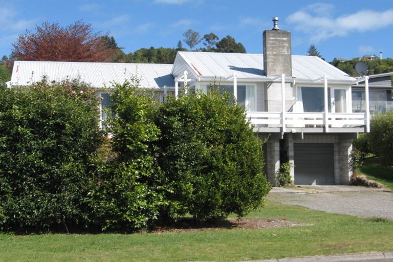 Photo of property in 14 Isobel Street, Acacia Bay, Taupo, 3330