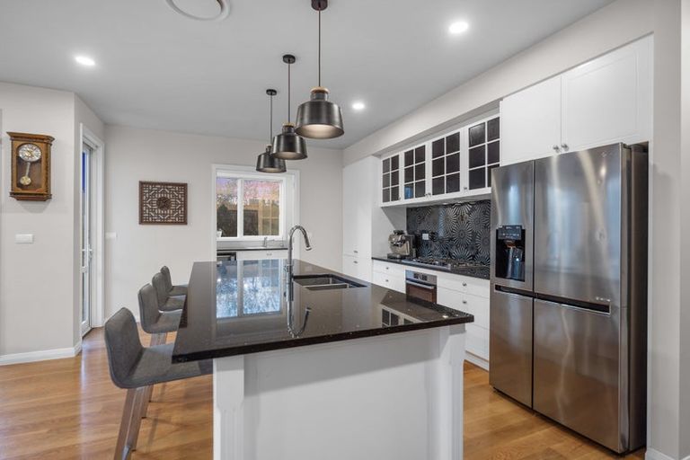 Photo of property in 6 Taraire Place, Orewa, 0931