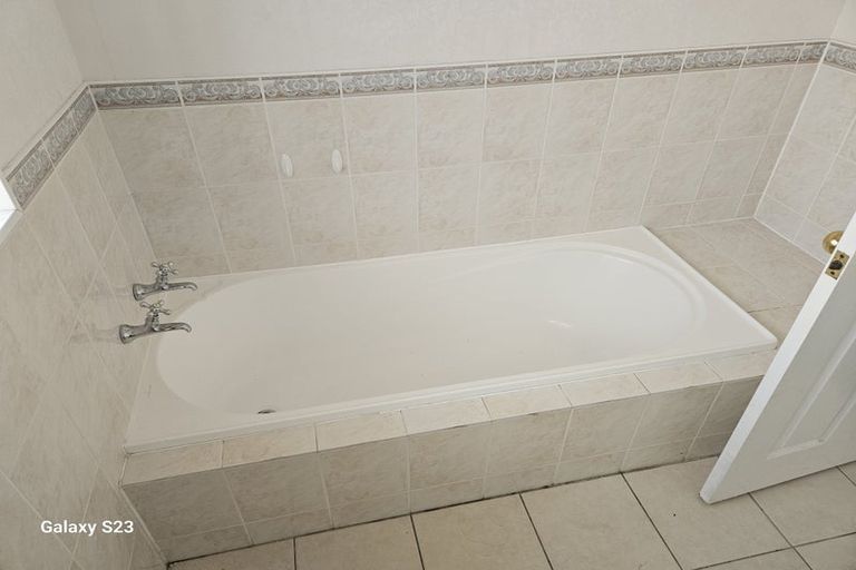 Photo of property in 22 Attymon Lane, East Tamaki, Auckland, 2016