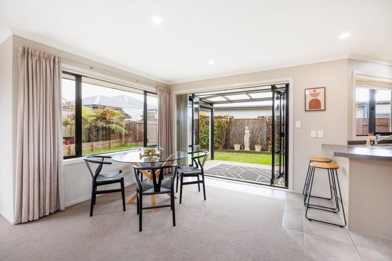 Photo of property in 7 Lorenzo Place, Kelvin Grove, Palmerston North, 4414