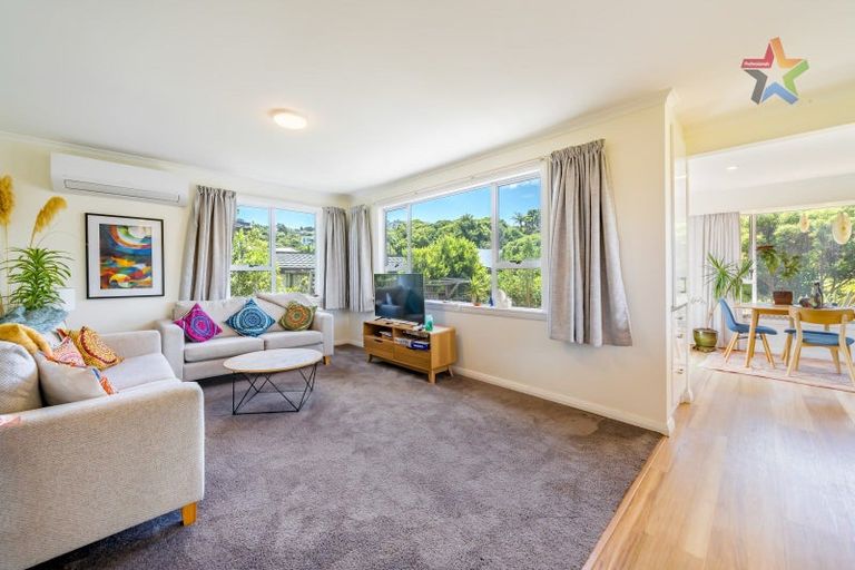 Photo of property in 4 Pekanga Road, Normandale, Lower Hutt, 5010