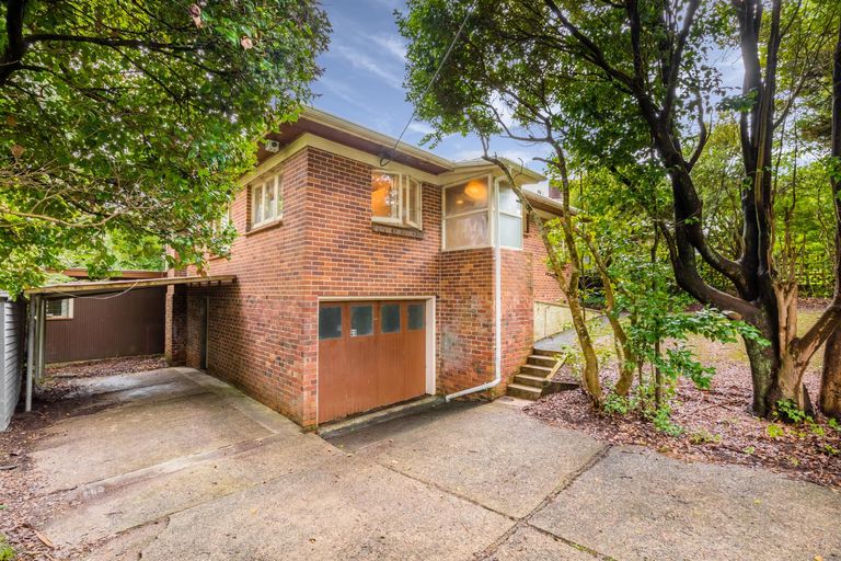 Photo of property in 60 Sylvan Crescent, Te Atatu South, Auckland, 0610