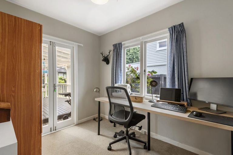 Photo of property in 27 Creamer Avenue, Belmont, Auckland, 0622