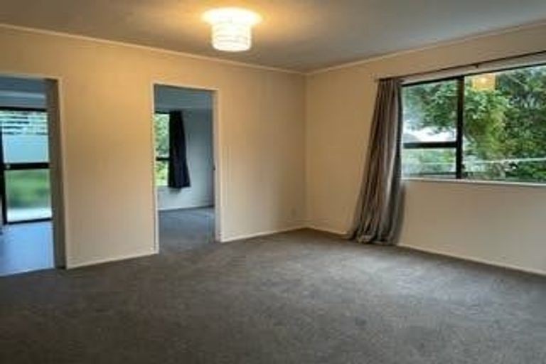 Photo of property in 26a Cheltenham Terrace, Newlands, Wellington, 6037