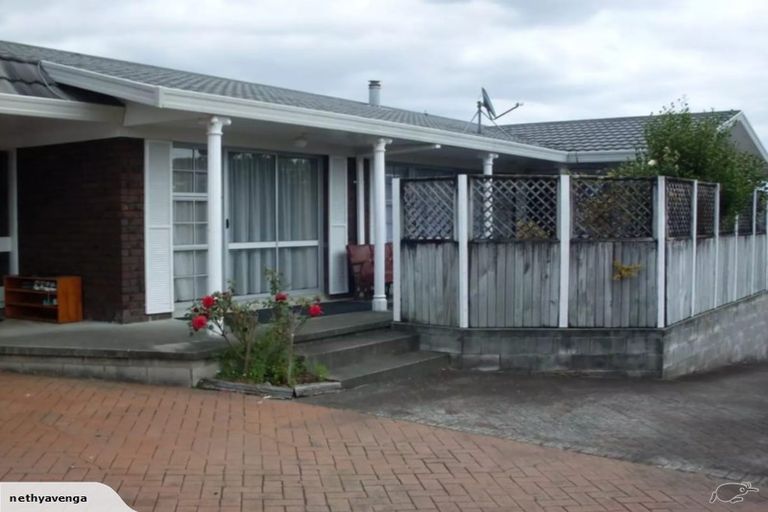 Photo of property in 32 Gilbass Avenue, Hamilton Lake, Hamilton, 3204