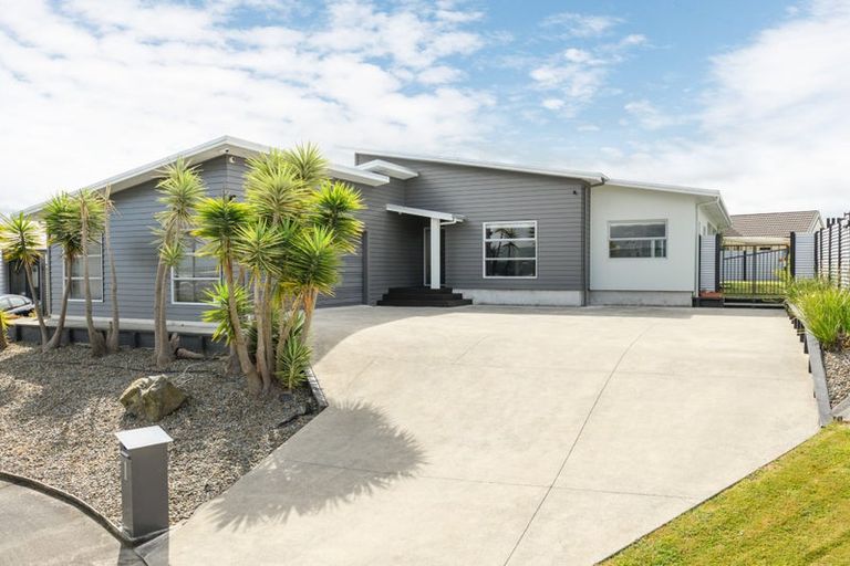 Photo of property in 1 Tennyson Avenue, Kelvin Grove, Palmerston North, 4414