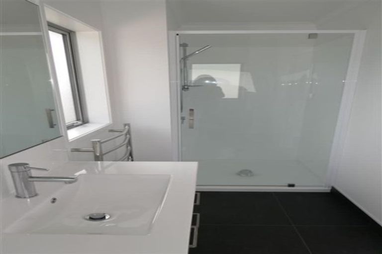 Photo of property in 2a Waterview Road, Favona, Auckland, 2024