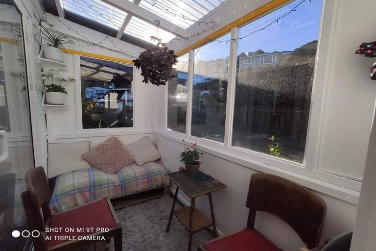 Photo of property in 104 Tauhinu Road, Miramar, Wellington, 6022