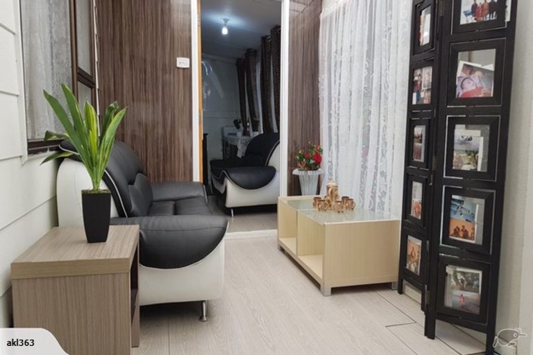 Photo of property in 363 Roscommon Road, Clendon Park, Auckland, 2103