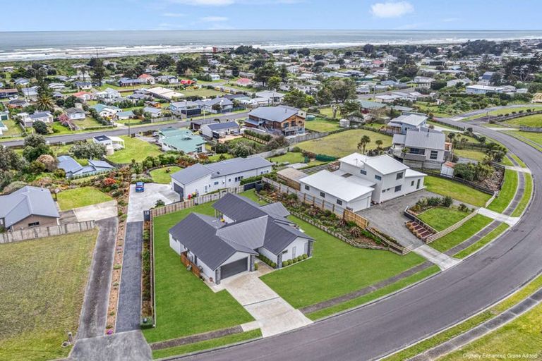 Photo of property in 20 Taonui Street, Waitarere Beach, Levin, 5510
