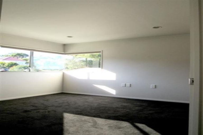 Photo of property in 111 West Harbour Drive, West Harbour, Auckland, 0618