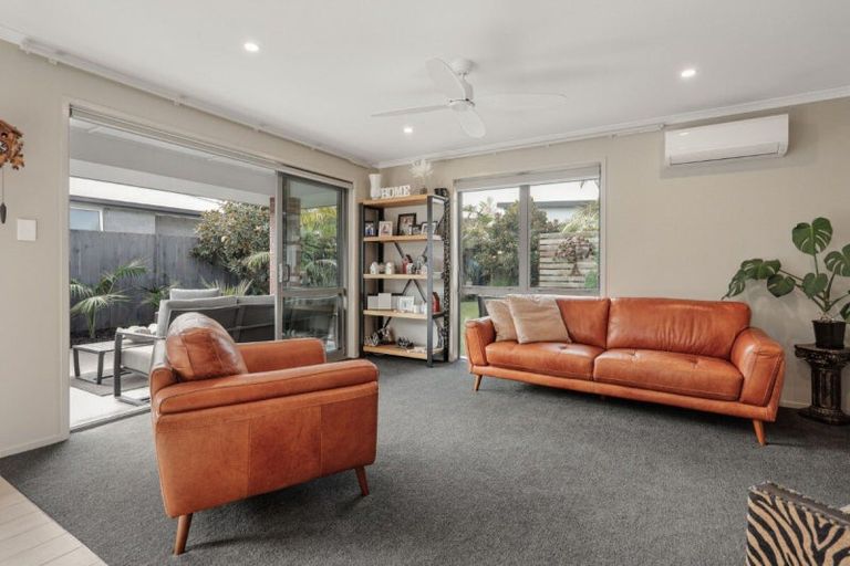 Photo of property in 87 Sandhurst Drive, Papamoa Beach, Papamoa, 3118