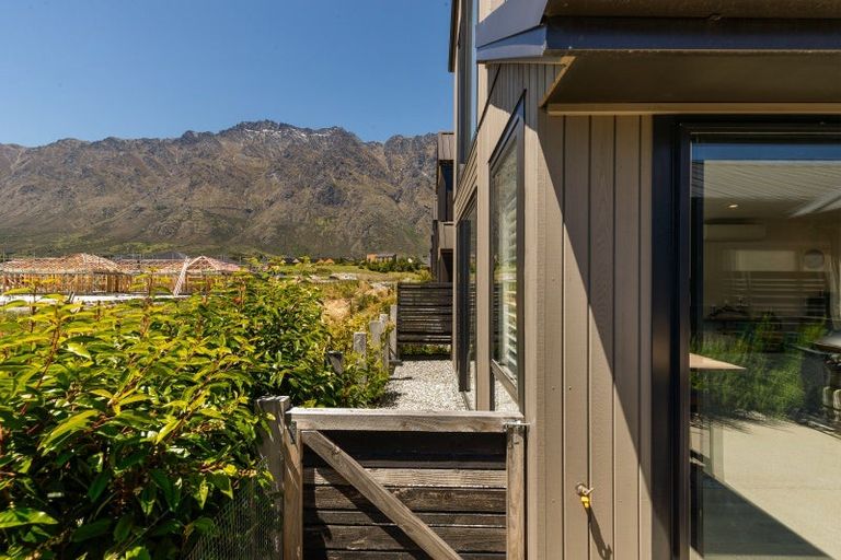 Photo of property in 10 Chapman Way, Jacks Point, 9371