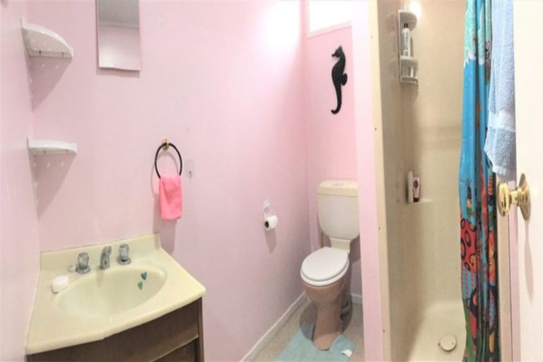 Photo of property in 2/20 Beaudine Avenue, Glenfield, Auckland, 0629