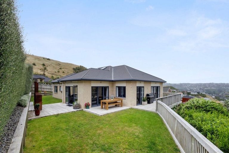 Photo of property in 17 Gifford Grove, Churton Park, Wellington, 6037