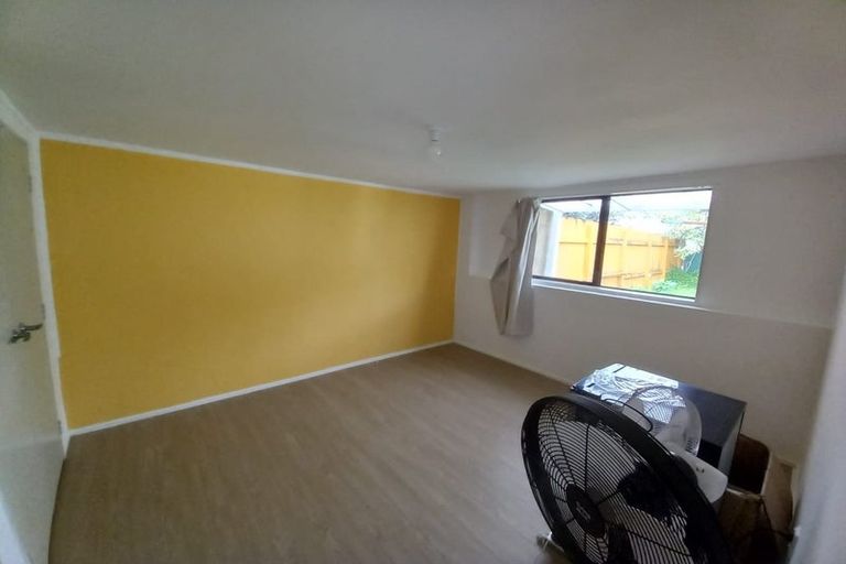 Photo of property in 114 Cobham Crescent, Kelston, Auckland, 0602