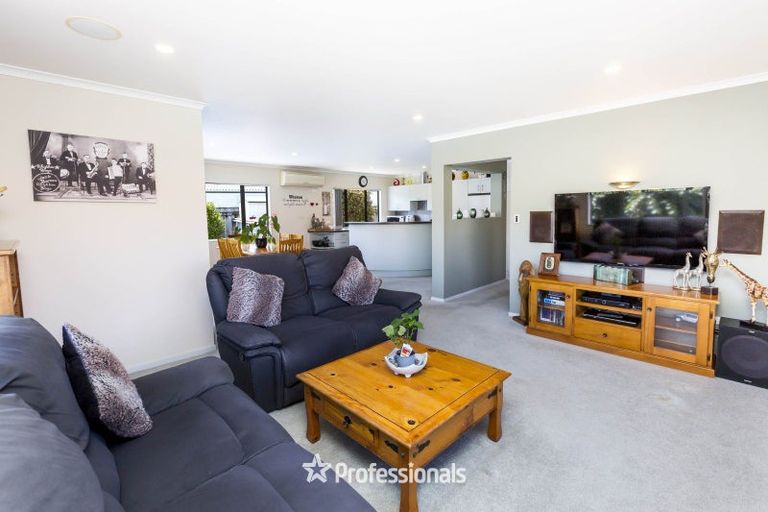Photo of property in 8 Carlow Grove, Birchville, Upper Hutt, 5018