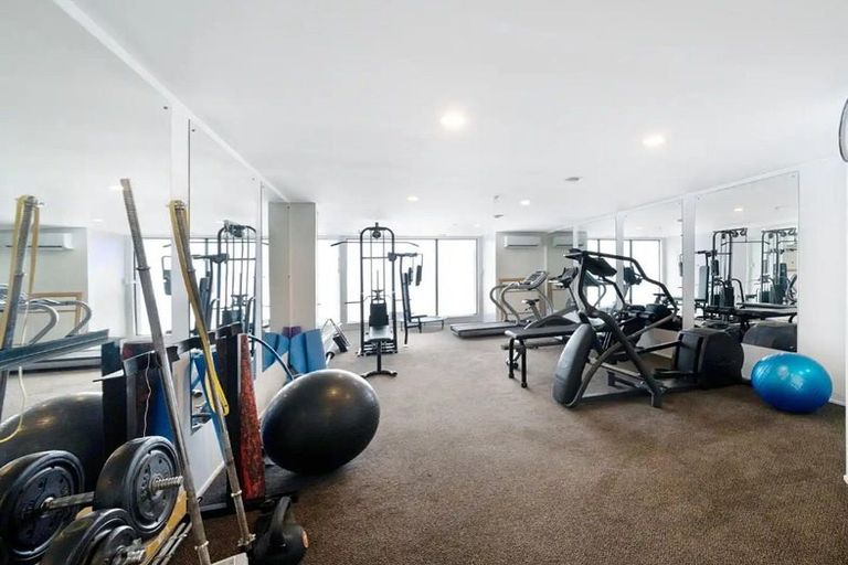 Photo of property in 4g/175 Hurstmere Road, Takapuna, Auckland, 0622