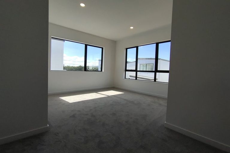Photo of property in 6 Minhas Road, Papakura, 2110