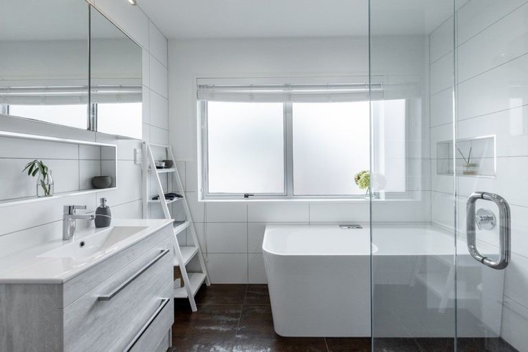 Photo of property in 60 Le Quesne Road, Bay View, Napier, 4104