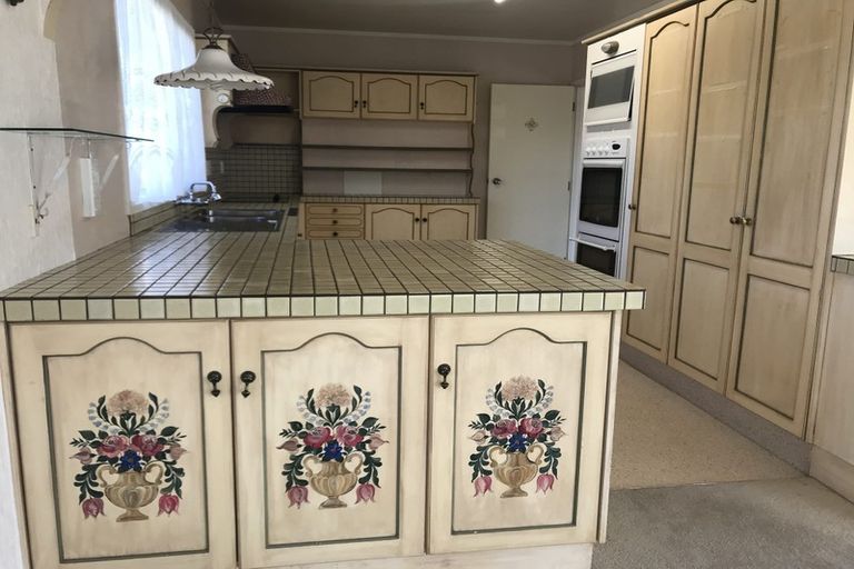 Photo of property in 6 Birdie Place, Red Beach, 0932