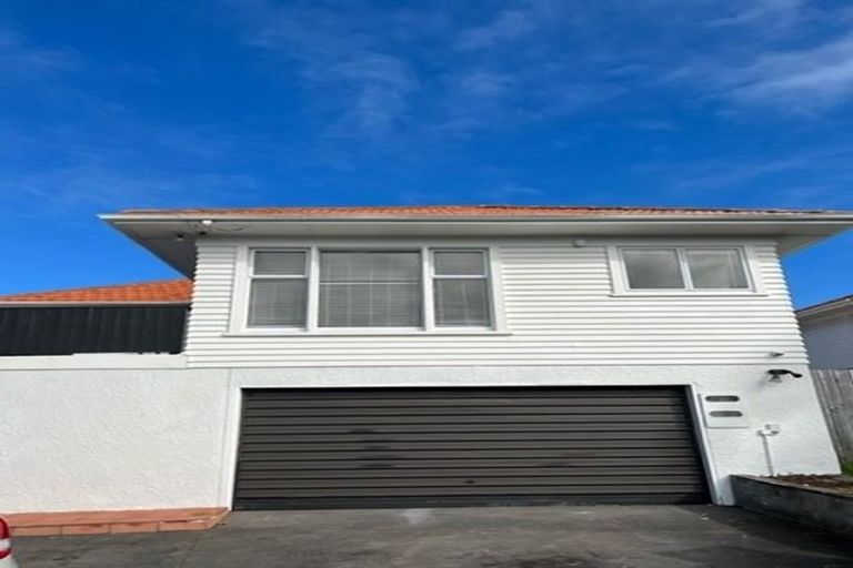 Photo of property in 1/4 Midway Avenue, Castor Bay, Auckland, 0620
