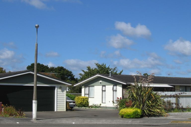 Photo of property in 18 Laredo Grove, Totara Park, Upper Hutt, 5018