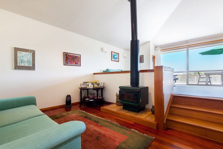 Photo of property in 119 Seaview Road, Piha, New Lynn, 0772