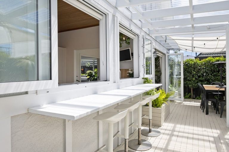 Photo of property in 17 Phoenix Avenue, Hokowhitu, Palmerston North, 4410