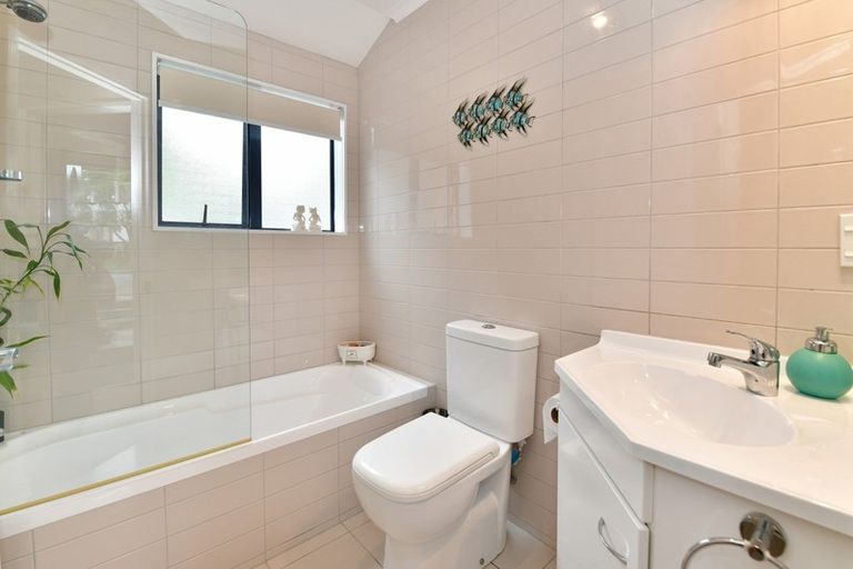 Photo of property in 31 Red Hibiscus Road, Stanmore Bay, Whangaparaoa, 0932