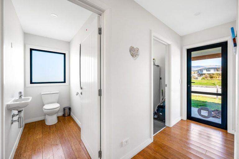 Photo of property in 28 Wabler Lane, Albert Town, Wanaka, 9305