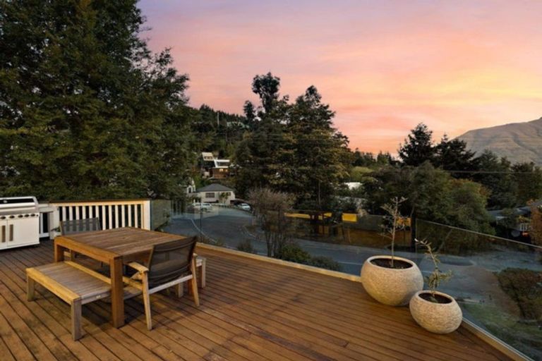 Photo of property in 1 Arawata Terrace, Fernhill, Queenstown, 9300