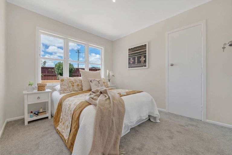 Photo of property in 27 Takanini Road, Takanini, 2112