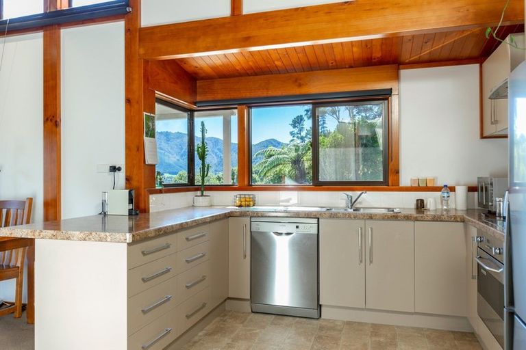 Photo of property in 1702 Queen Charlotte Drive, Linkwater, Picton, 7281