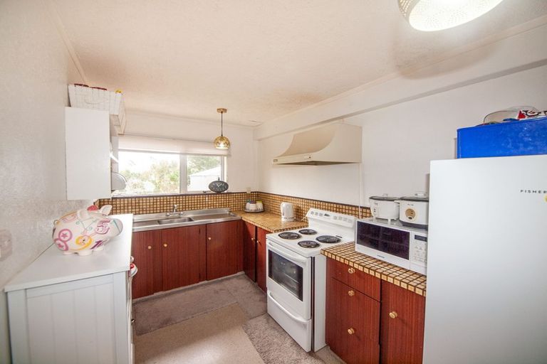 Photo of property in 18 Hollydale Grove, Churton Park, Wellington, 6037