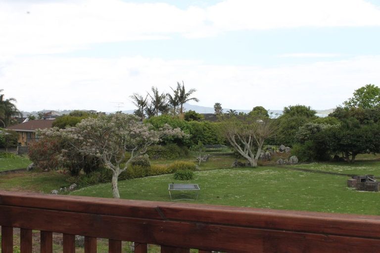 Photo of property in 2/33 Tyrian Close, Half Moon Bay, Auckland, 2012