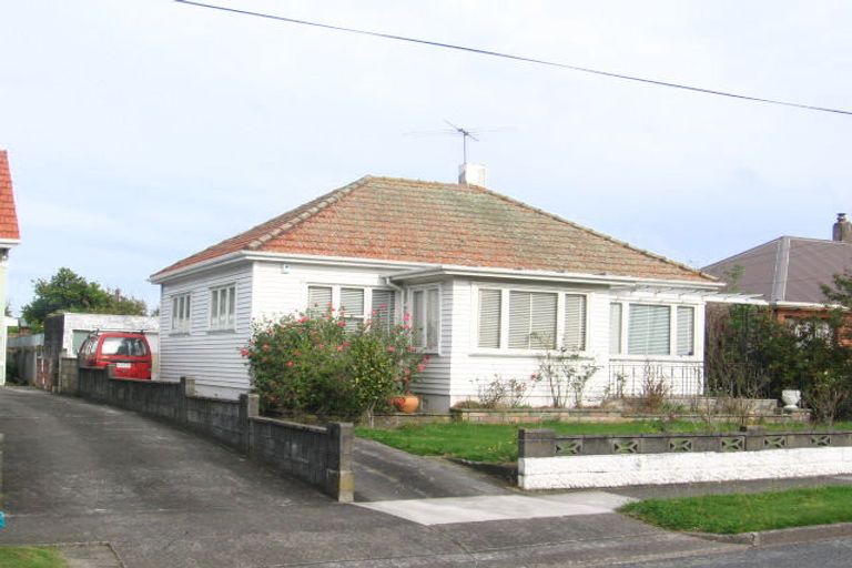 Photo of property in 43 Fairfield Avenue, Fairfield, Lower Hutt, 5011
