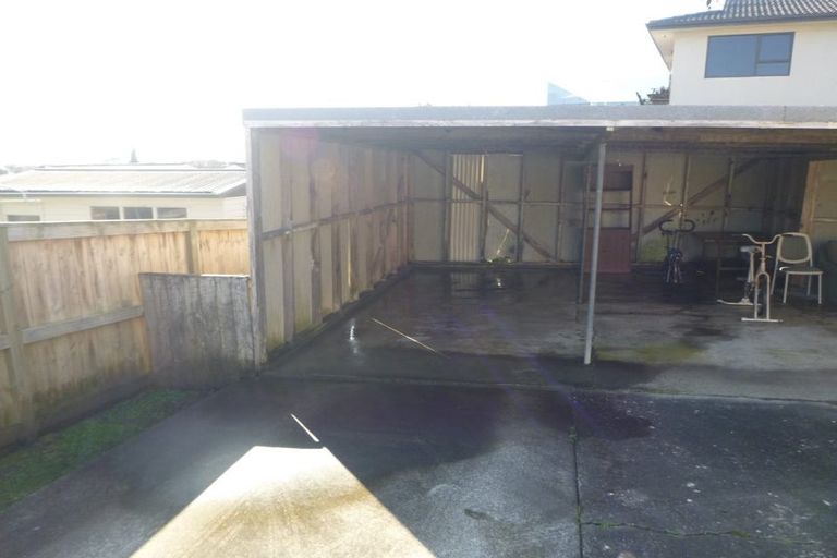 Photo of property in 39 Manhattan Heights, Glendene, Auckland, 0602