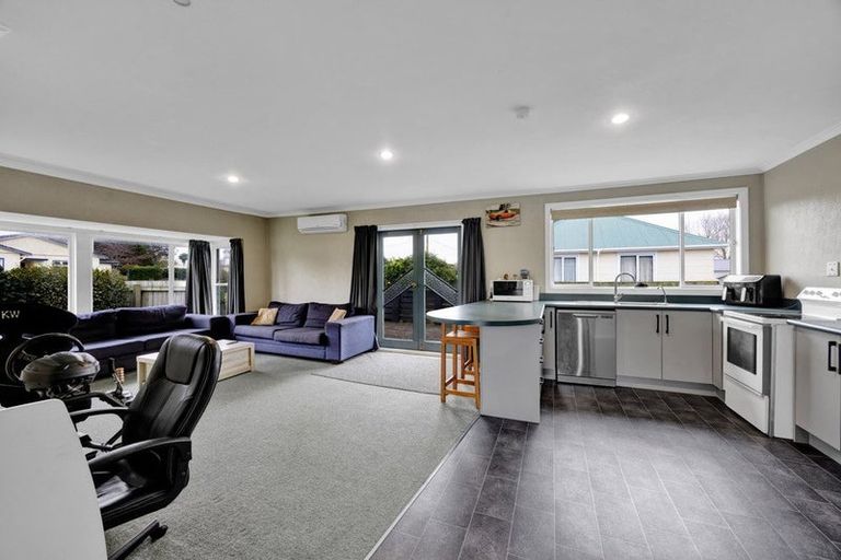 Photo of property in 1 Malone Place, Hawera, 4610