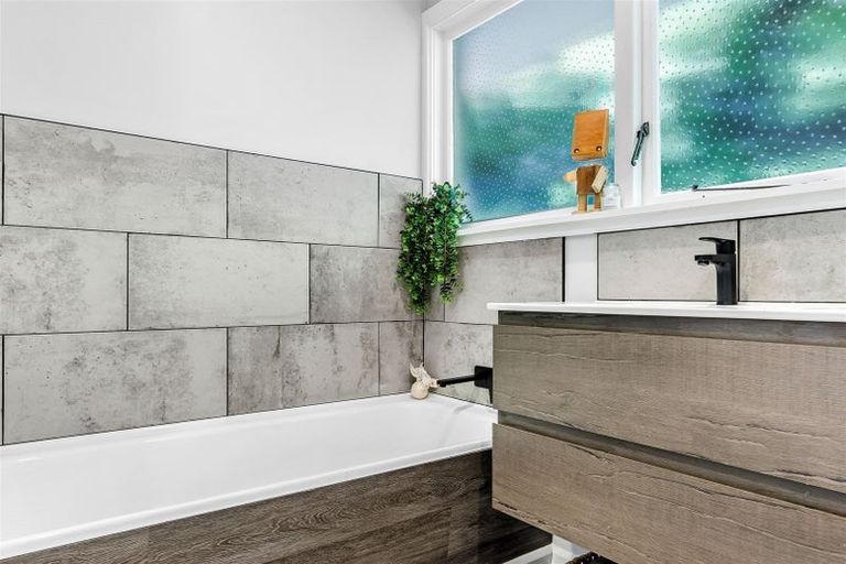 Photo of property in 70 Woodbury Street, Russley, Christchurch, 8042