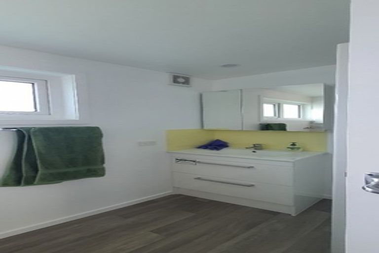 Photo of property in 4/176 Henderson Valley Road, Henderson, Auckland, 0612